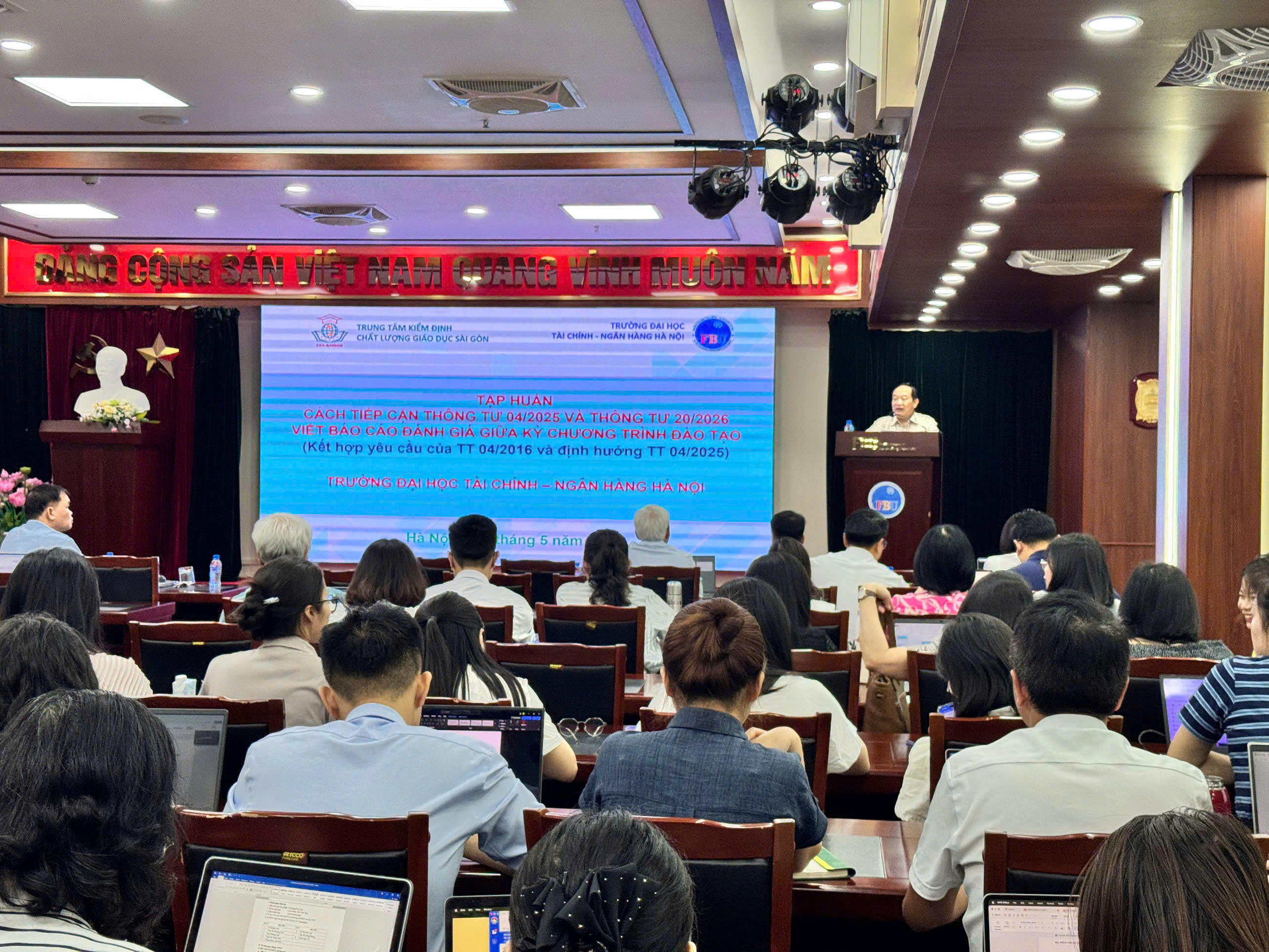 Chương trình Tập huấn: “Cách tiếp cận Thông tư 04/2025 và Thông tư 20/2026 trong xây dựng báo cáo tự đánh giá cơ sở giáo dục và chương trình đào tạo” tại Trường Đại học Tài chính - Ngân hàng Hà Nội